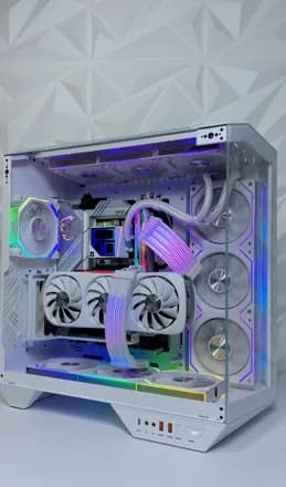 PC Gamer blanco Dragon Resurrection con RGB neon