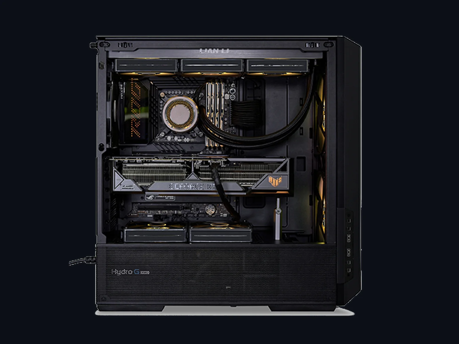 Interior de un PC gamer montado en gabinete Lian Li Lancool 216 negro, con refrigeracion liquida, tarjeta grafica dedicada e iluminacion ARGB ambar, equivalente a la PC gamer 1440p de Raven Gaming Store